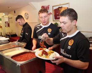 jugadores comiendo
